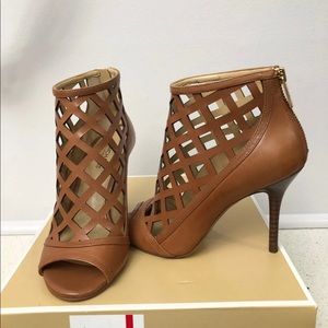 Michael Kors Yvonne heeled booties